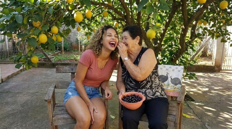 No pé do limoeiro tinha história